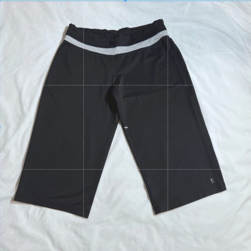 Danskin Now Black/White Womens Shorts Size 4/6 USED